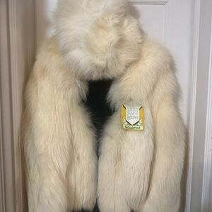 Elegant Cream Fur Stole